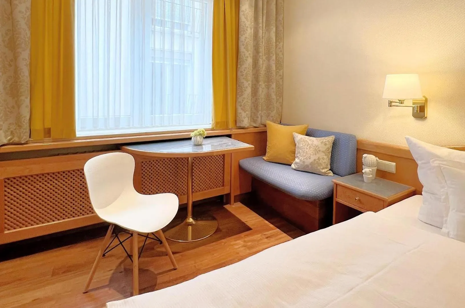 Hotel Greifensteiner Hof Würzburg 4*,
